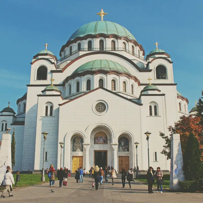 Hram Svetog Save na Vračaru, desetak minuta hoda od klinike