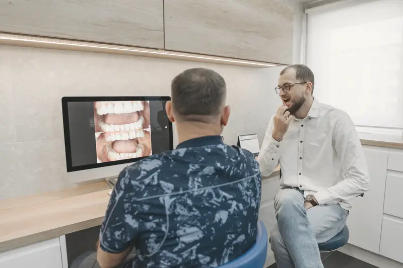 Razgovor o planu lečenja uz snimke na monitoru